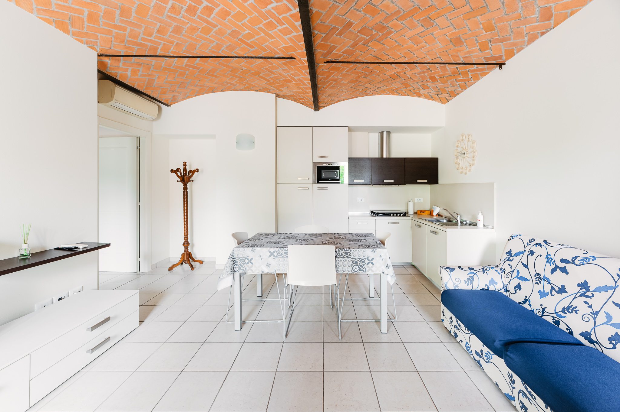 Corte Bongiovanna, Casa Vacanze, Alloggio Azalea